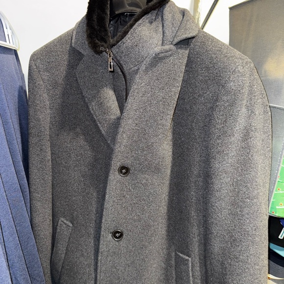 Harry Rosen Virgin Wool-Cashmere Coat - Size 40 - Picture 9 of 14